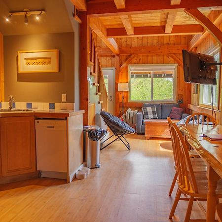 Bear Coast, Cabin With Hot Tub, Patio, And Waterview Villa Ucluelet Exterior photo