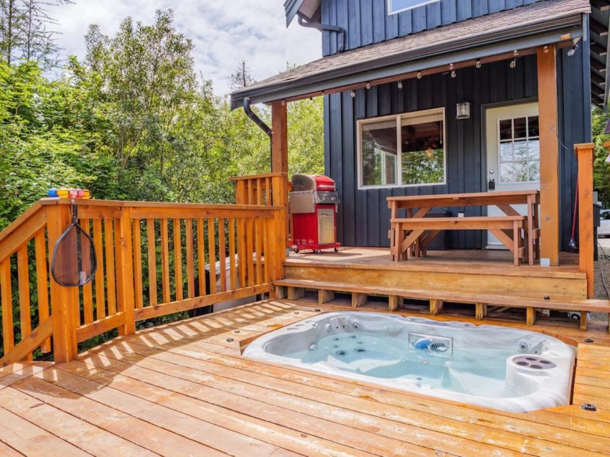 Bear Coast, Cabin With Hot Tub, Patio, And Waterview Villa Ucluelet Exterior photo