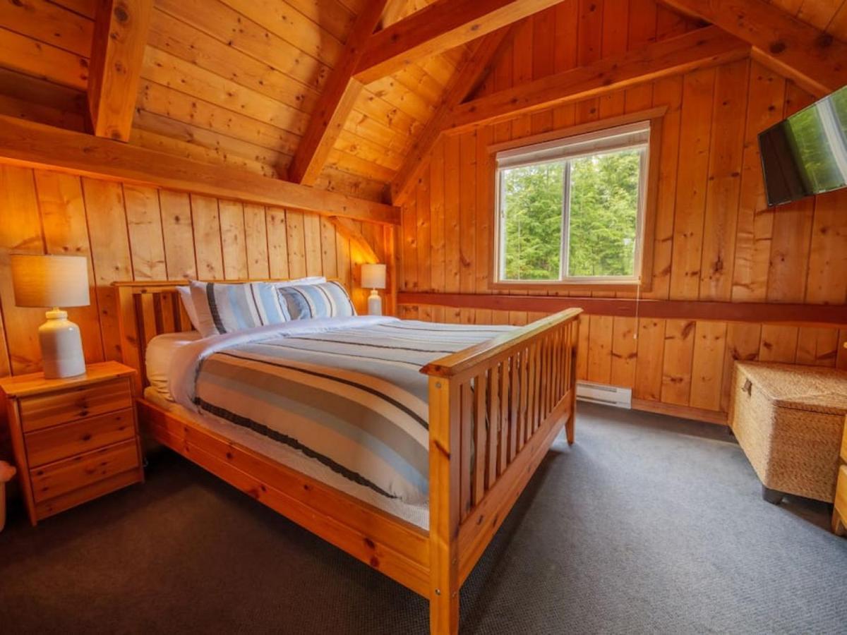 Bear Coast, Cabin With Hot Tub, Patio, And Waterview Villa Ucluelet Exterior photo