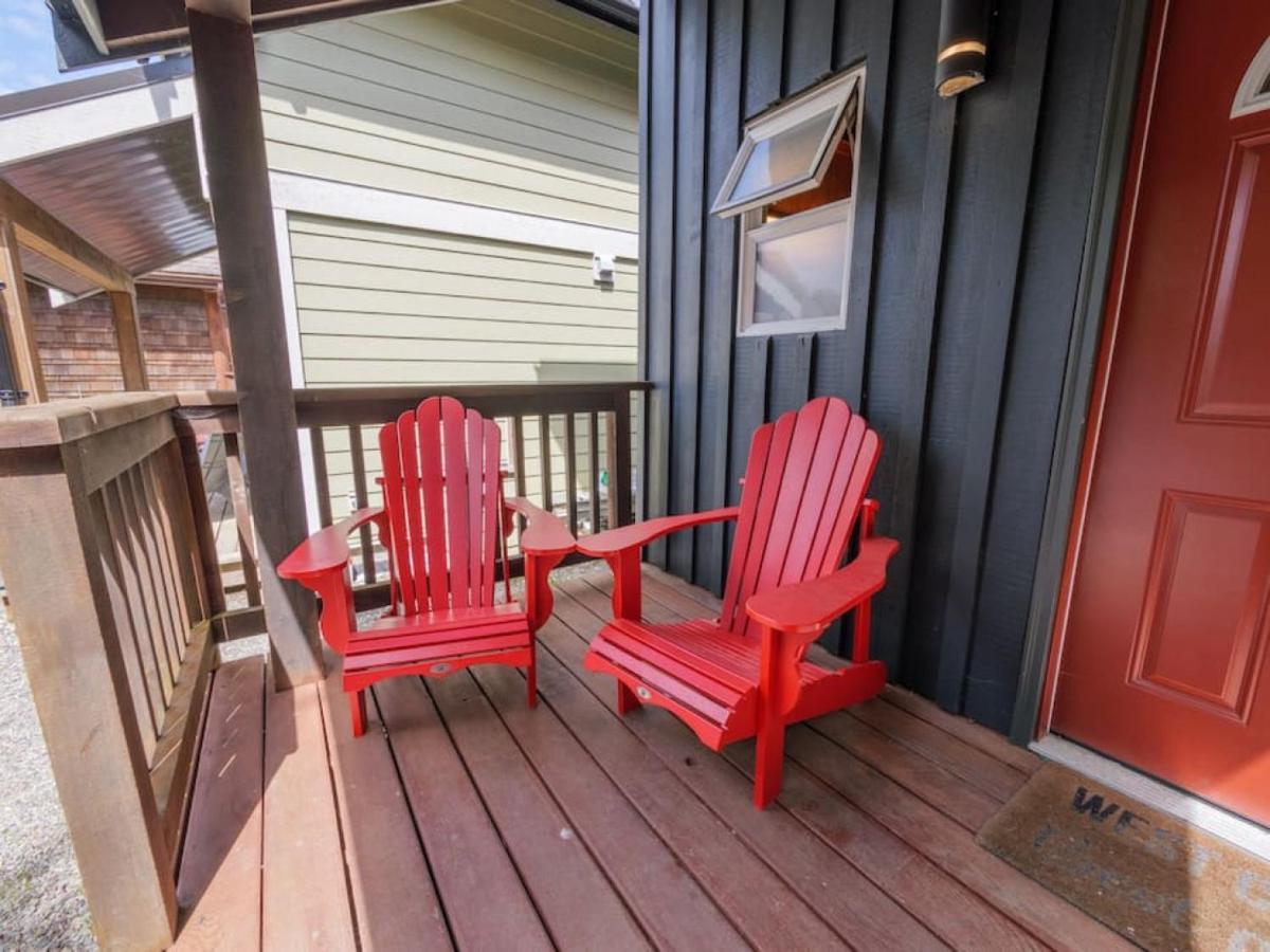 Bear Coast, Cabin With Hot Tub, Patio, And Waterview Villa Ucluelet Exterior photo