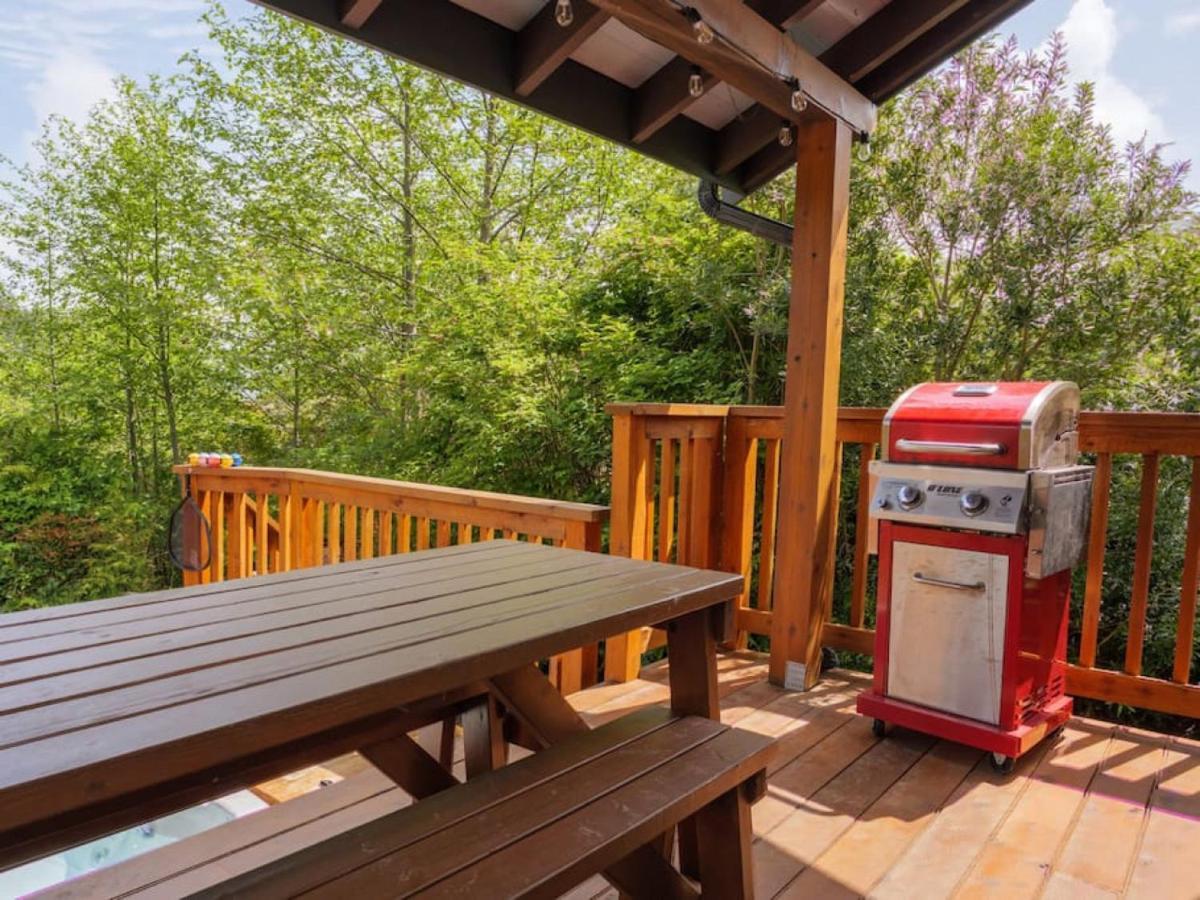 Bear Coast, Cabin With Hot Tub, Patio, And Waterview Villa Ucluelet Exterior photo